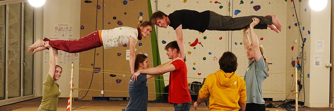 26-15 FB Akrobatik und Klettern